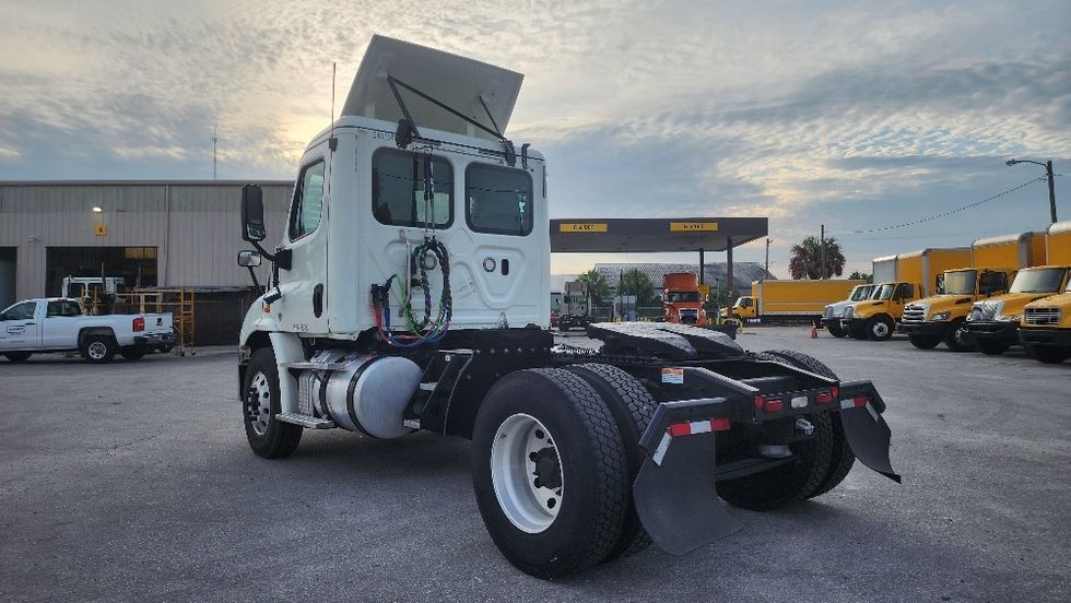 Day Cab Tractor-Heavy Duty Tractors-Freightliner-2019-Cascadia 11342ST-Ocala-FL-708,061\n\t\tmiles-$ 22,000 - Image 5
