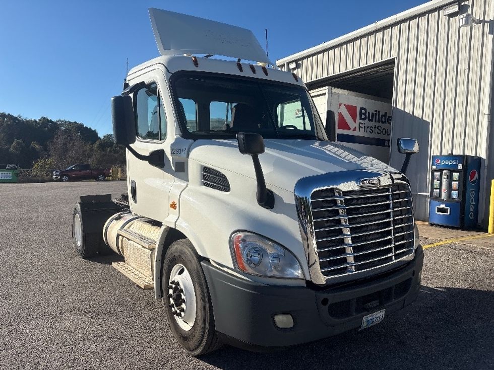 Day Cab Tractor-Heavy Duty Tractors-Freightliner-2019-Cascadia 11342ST-Pensacola-FL-324,795\n\t\tmiles-$ 24,500 - Image 1
