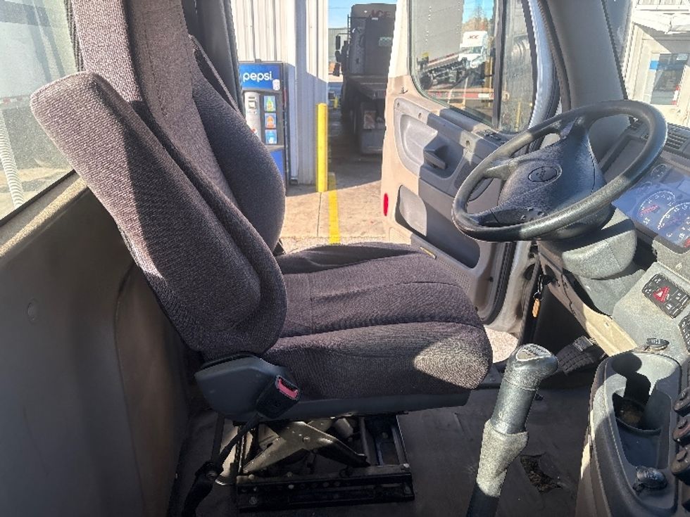 Day Cab Tractor-Heavy Duty Tractors-Freightliner-2019-Cascadia 11342ST-Pensacola-FL-324,795\n\t\tmiles-$ 24,500 - Image 14