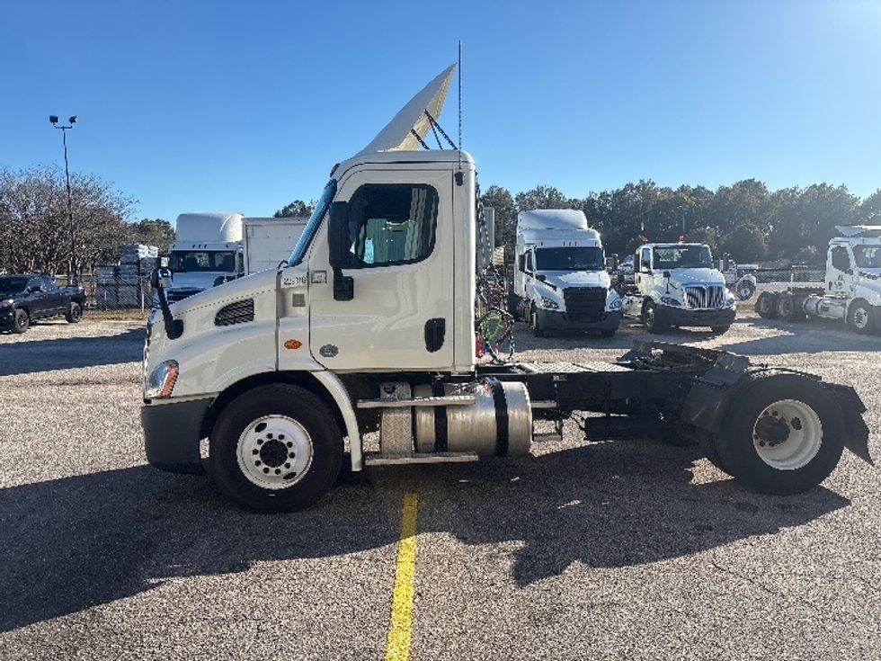 Day Cab Tractor-Heavy Duty Tractors-Freightliner-2019-Cascadia 11342ST-Pensacola-FL-324,795\n\t\tmiles-$ 24,500 - Image 4