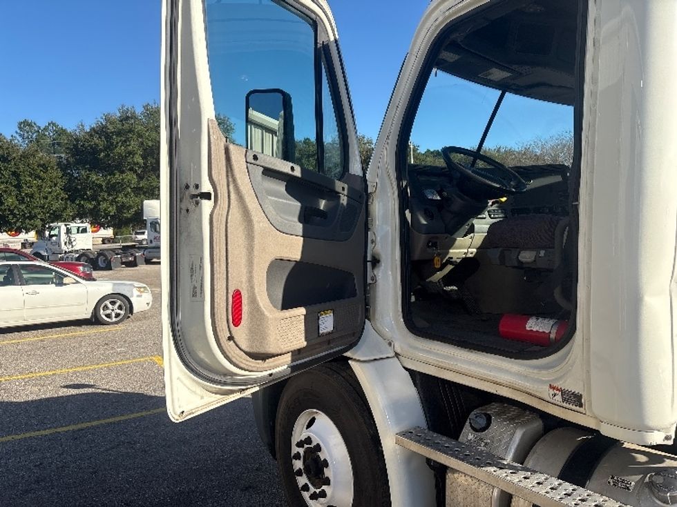 Day Cab Tractor-Heavy Duty Tractors-Freightliner-2019-Cascadia 11342ST-Pensacola-FL-324,795\n\t\tmiles-$ 24,500 - Image 9