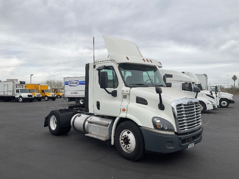 Day Cab Tractor-Heavy Duty Tractors-Freightliner-2019-Cascadia 11342ST-Phoenix-AZ-320,776\n\t\tmiles-$ 30,500 - Image 1