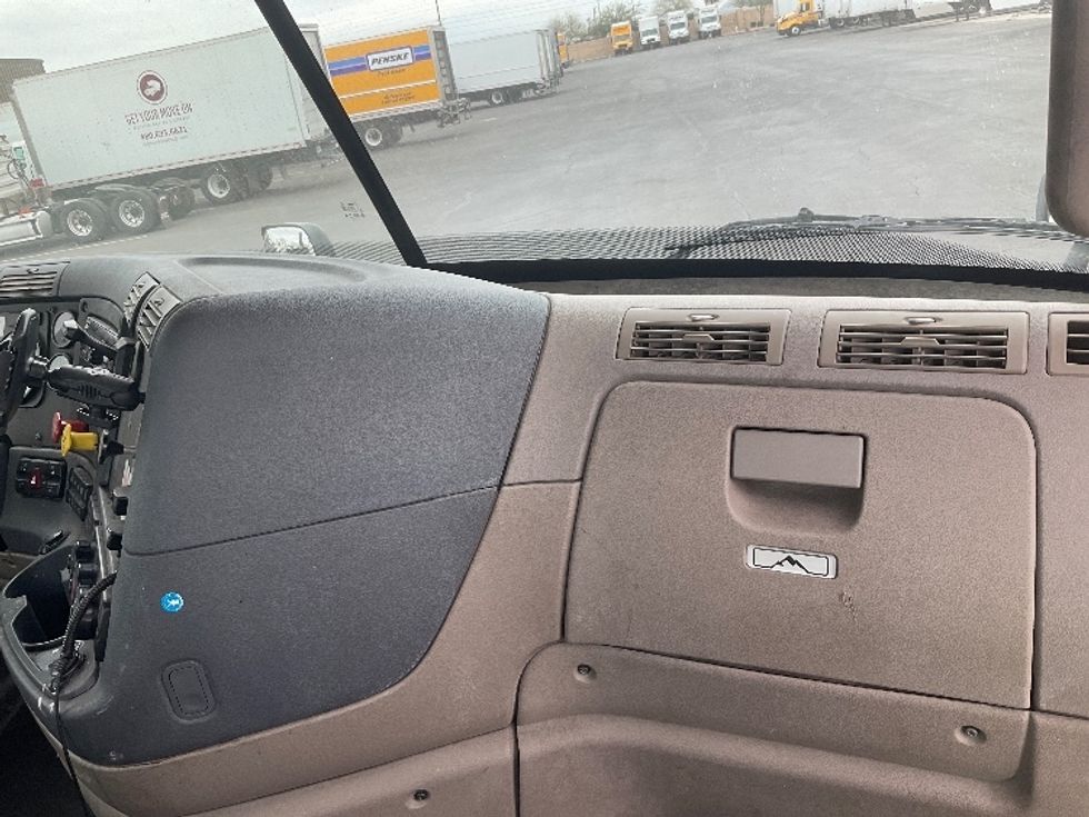 Day Cab Tractor-Heavy Duty Tractors-Freightliner-2019-Cascadia 11342ST-Phoenix-AZ-320,776\n\t\tmiles-$ 30,500 - Image 13