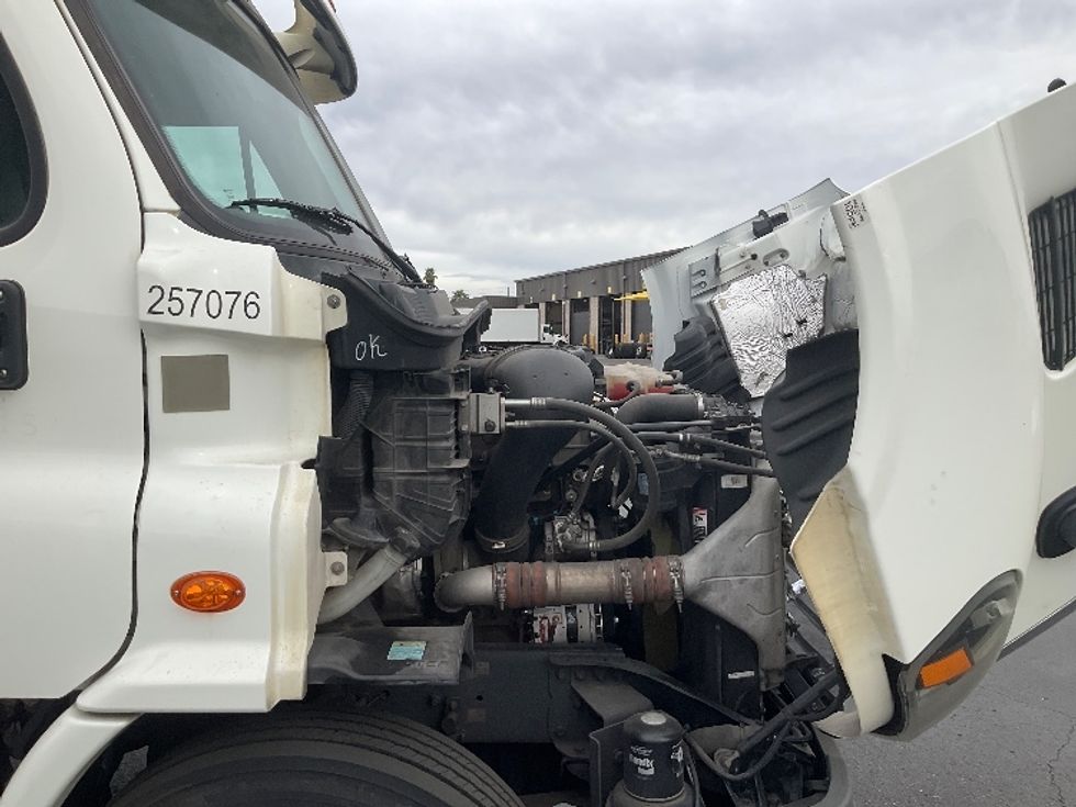 Day Cab Tractor-Heavy Duty Tractors-Freightliner-2019-Cascadia 11342ST-Phoenix-AZ-320,776\n\t\tmiles-$ 30,500 - Image 15