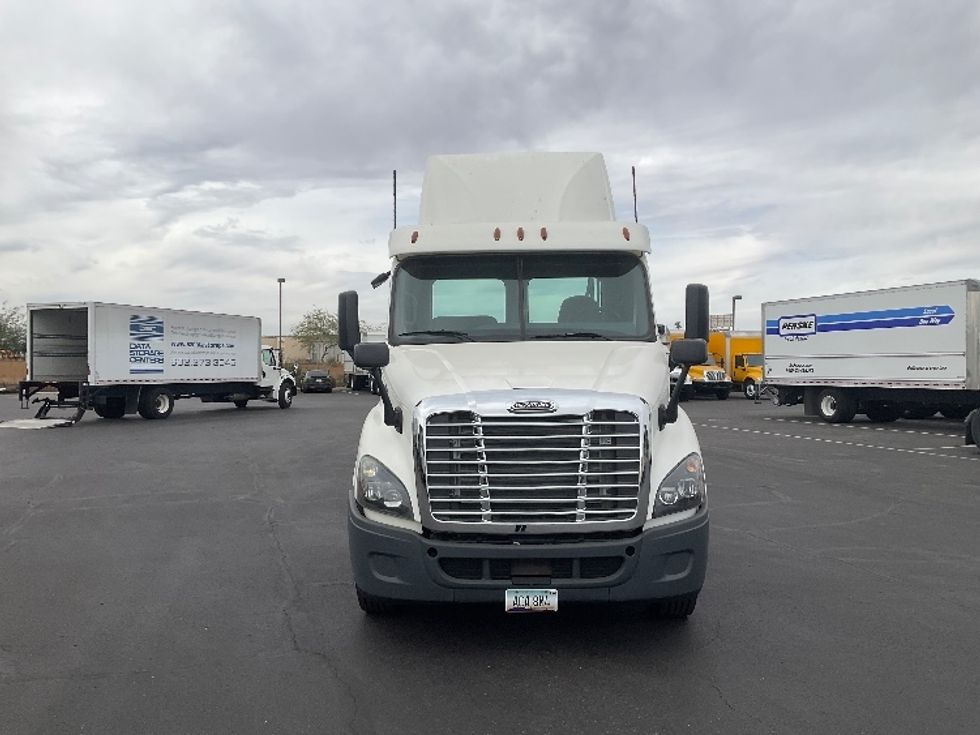 Day Cab Tractor-Heavy Duty Tractors-Freightliner-2019-Cascadia 11342ST-Phoenix-AZ-320,776\n\t\tmiles-$ 30,500 - Image 2