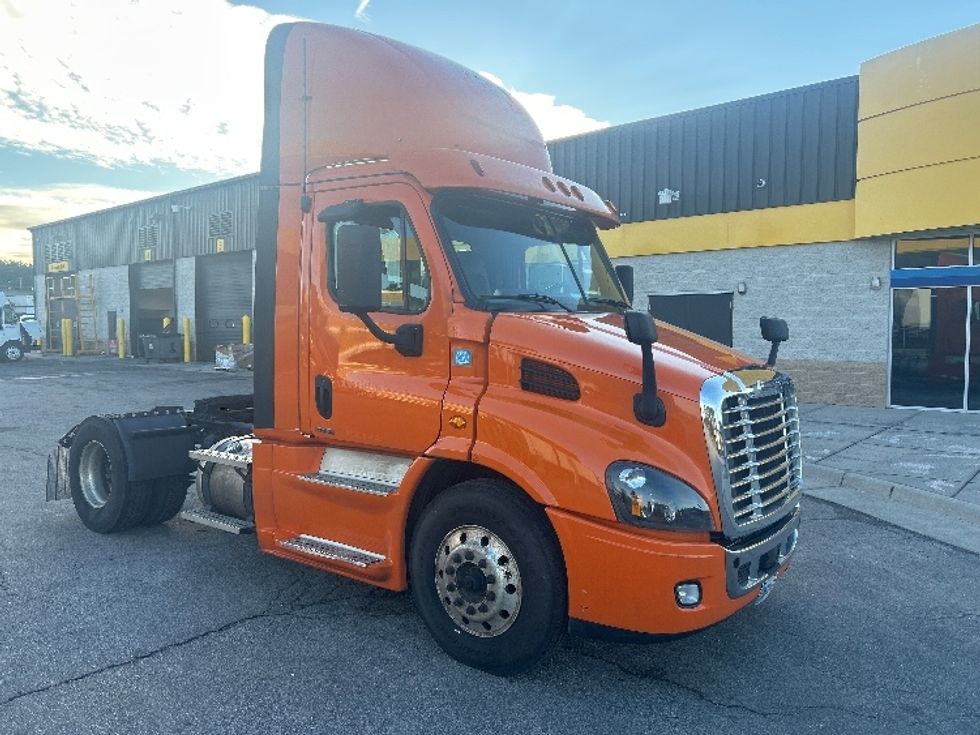 Day Cab Tractor-Heavy Duty Tractors-Freightliner-2019-Cascadia 11342ST-Prince George-VA-768,062\n\t\tmiles-$ 20,000 - Image 1