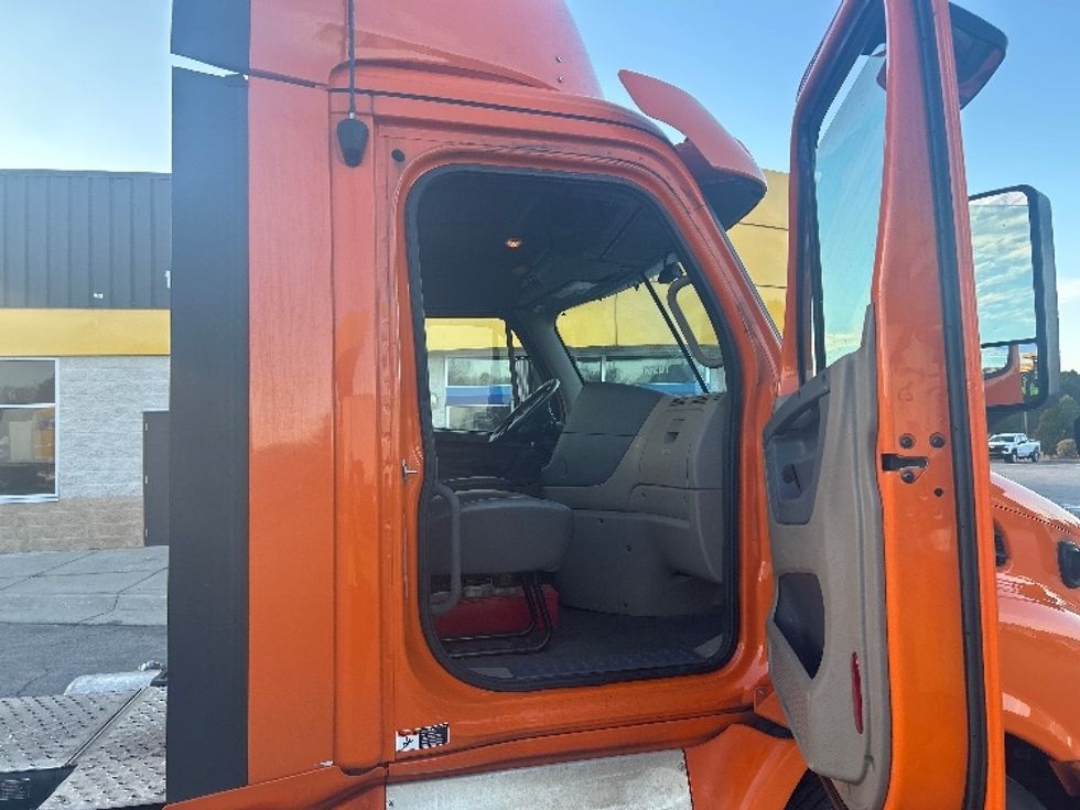 Day Cab Tractor-Heavy Duty Tractors-Freightliner-2019-Cascadia 11342ST-Prince George-VA-768,062\n\t\tmiles-$ 20,000 - Image 12