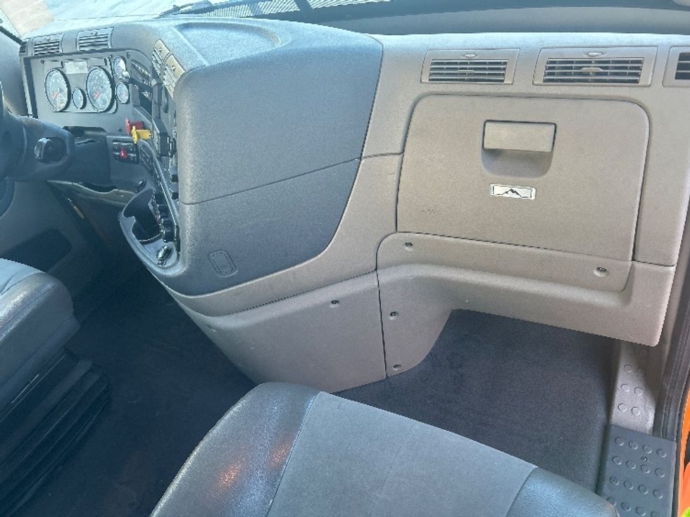 Day Cab Tractor-Heavy Duty Tractors-Freightliner-2019-Cascadia 11342ST-Prince George-VA-768,062\n\t\tmiles-$ 20,000 - Image 13