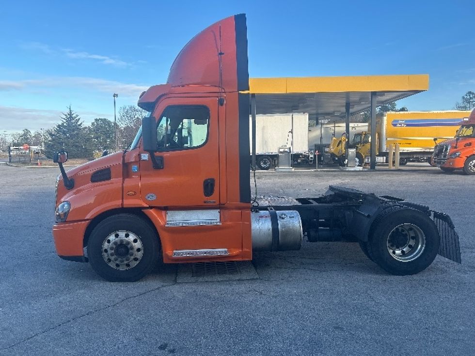 Day Cab Tractor-Heavy Duty Tractors-Freightliner-2019-Cascadia 11342ST-Prince George-VA-768,062\n\t\tmiles-$ 20,000 - Image 4