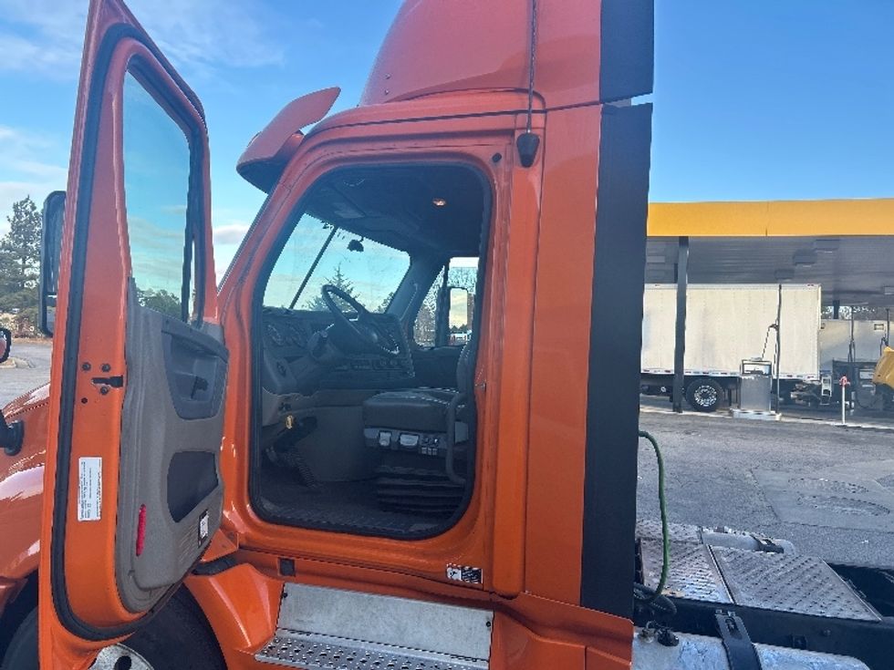 Day Cab Tractor-Heavy Duty Tractors-Freightliner-2019-Cascadia 11342ST-Prince George-VA-768,062\n\t\tmiles-$ 20,000 - Image 9