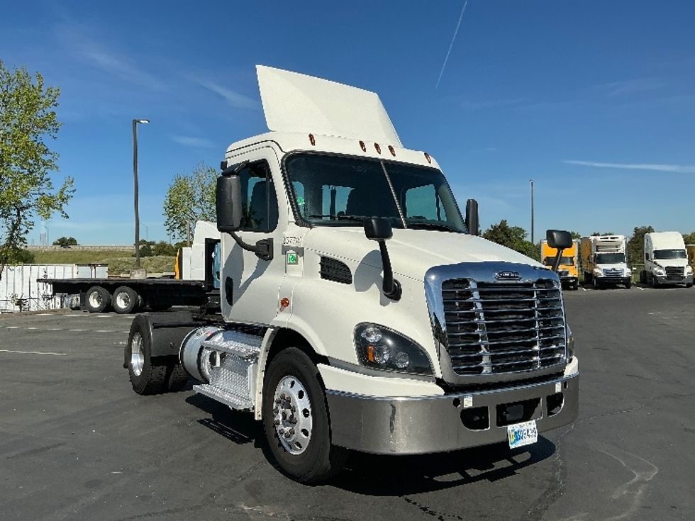 Day Cab Tractor-Heavy Duty Tractors-Freightliner-2019-Cascadia 11342ST-Sacramento-CA-319,982\n\t\tmiles-$ 38,250 - Image 1