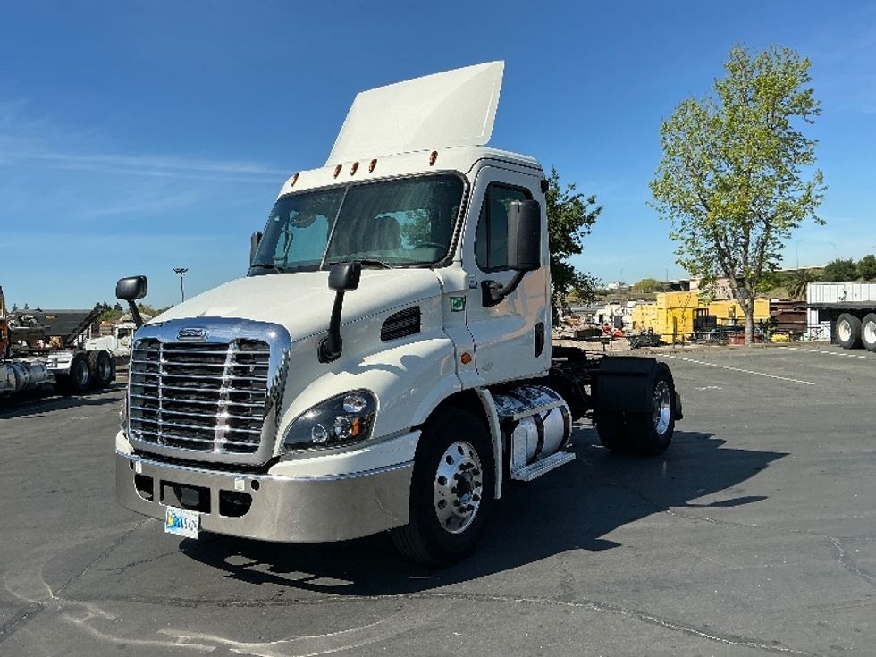 Day Cab Tractor-Heavy Duty Tractors-Freightliner-2019-Cascadia 11342ST-Sacramento-CA-319,982\n\t\tmiles-$ 38,250 - Image 3