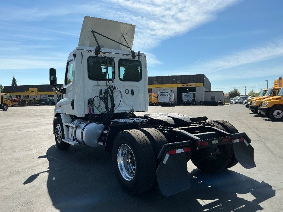 Day Cab Tractor-Heavy Duty Tractors-Freightliner-2019-Cascadia 11342ST-Sacramento-CA-319,982\n\t\tmiles-$ 38,250 - Image 5