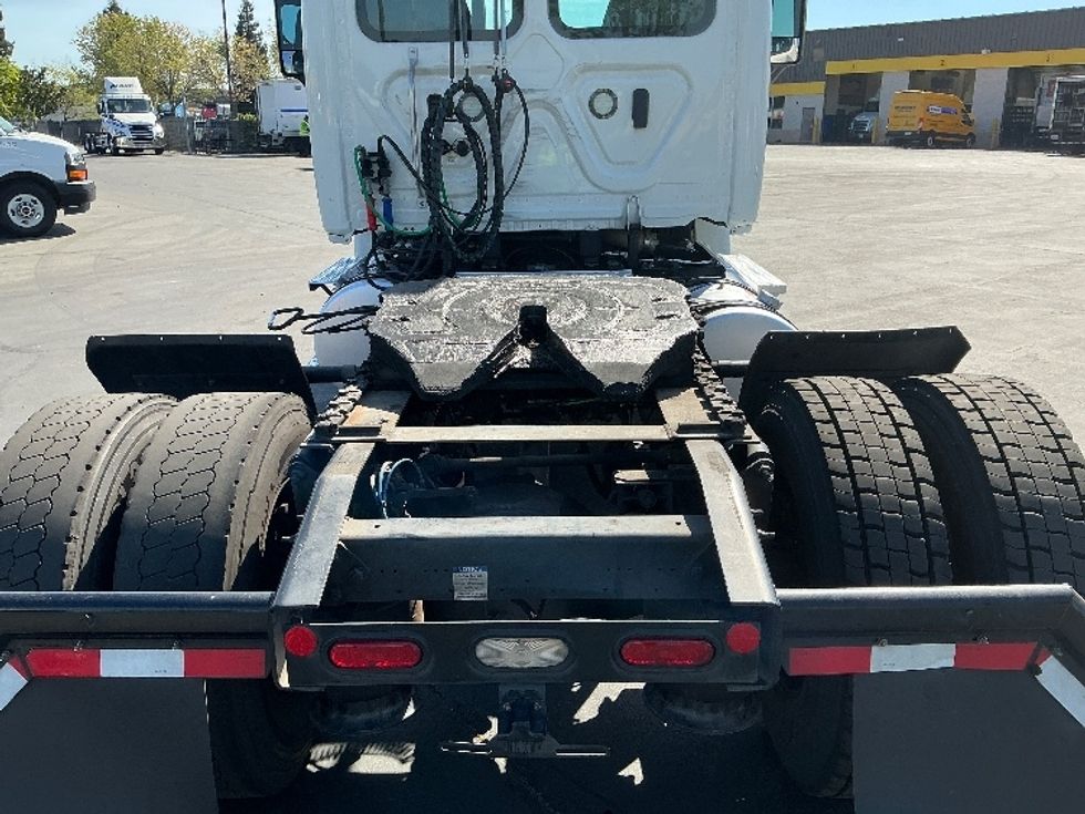 Day Cab Tractor-Heavy Duty Tractors-Freightliner-2019-Cascadia 11342ST-Sacramento-CA-319,982\n\t\tmiles-$ 38,250 - Image 6