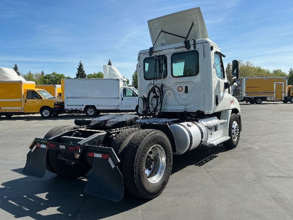 Day Cab Tractor-Heavy Duty Tractors-Freightliner-2019-Cascadia 11342ST-Sacramento-CA-319,982\n\t\tmiles-$ 38,250 - Image 7