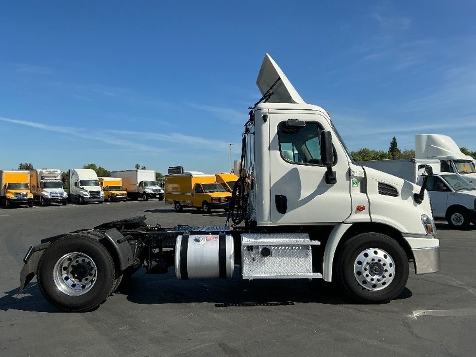 Day Cab Tractor-Heavy Duty Tractors-Freightliner-2019-Cascadia 11342ST-Sacramento-CA-319,982\n\t\tmiles-$ 38,250 - Image 8