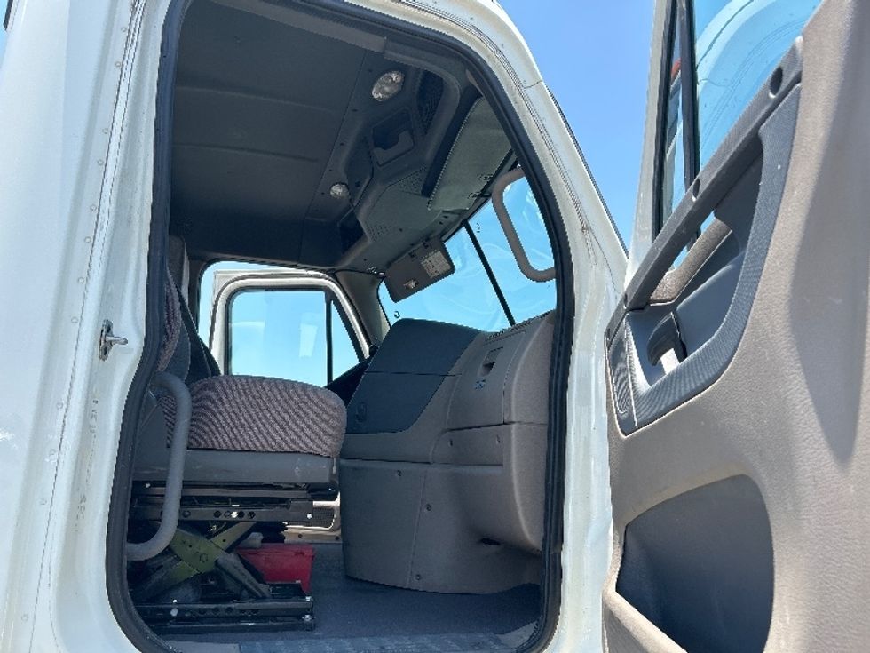 Day Cab Tractor-Heavy Duty Tractors-Freightliner-2019-Cascadia 11342ST-San Antonio-TX-375,537\n\t\tmiles-$ 34,750 - Image 12