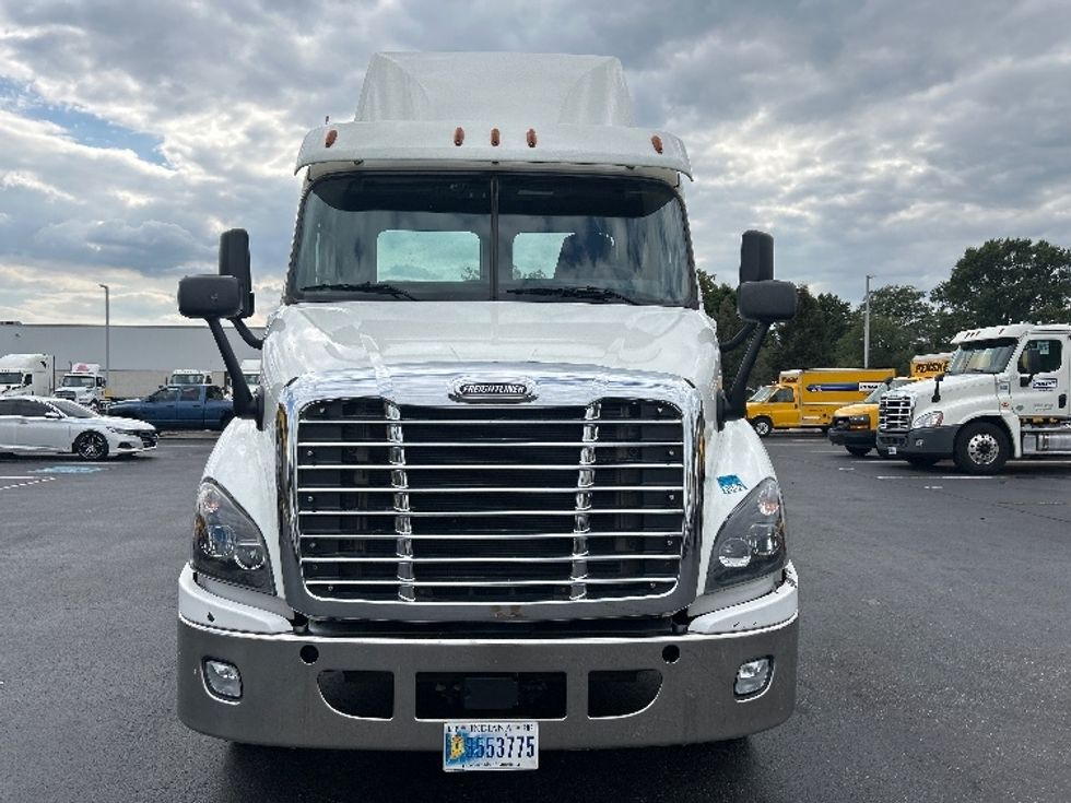 Day Cab Tractor-Heavy Duty Tractors-Freightliner-2019-Cascadia 11342ST-Swedesboro-NJ-218,234\n\t\tmiles-$ 28,750 - Image 2