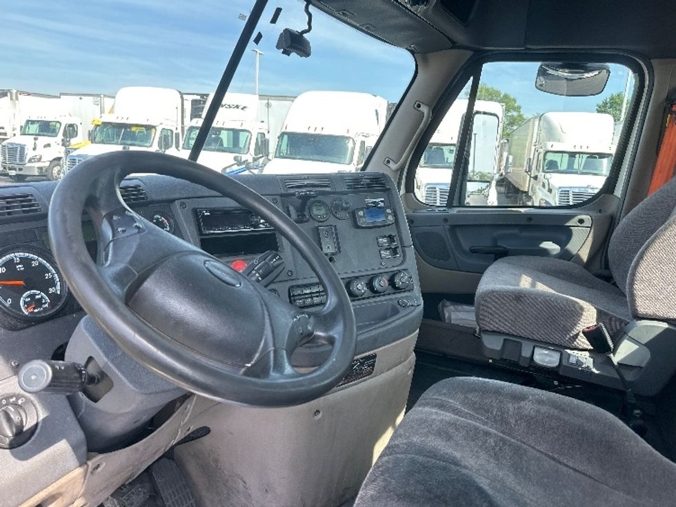 Day Cab Tractor-Heavy Duty Tractors-Freightliner-2019-Cascadia 11342ST-Swedesboro-NJ-490,855\n\t\tmiles-$ 35,000 - Image 10
