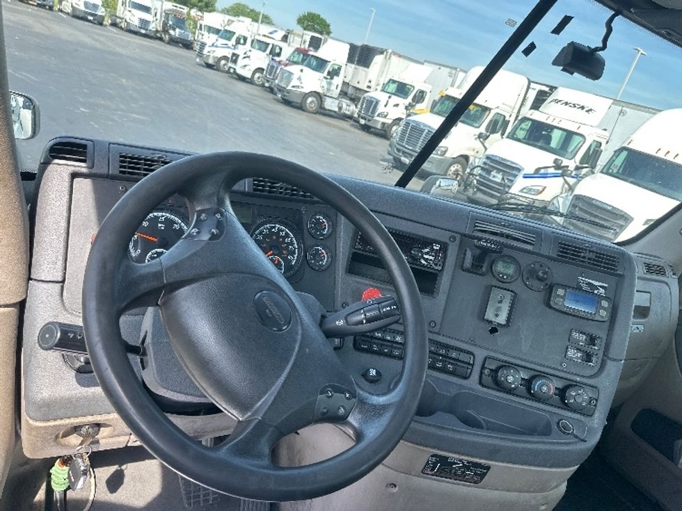 Day Cab Tractor-Heavy Duty Tractors-Freightliner-2019-Cascadia 11342ST-Swedesboro-NJ-490,855\n\t\tmiles-$ 35,000 - Image 11
