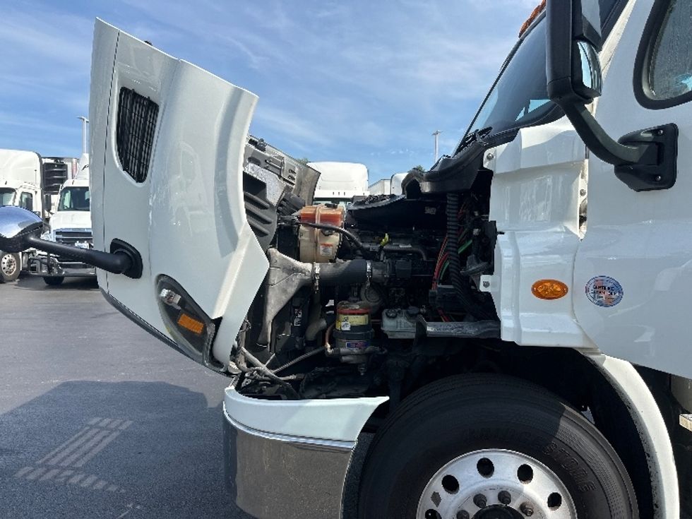 Day Cab Tractor-Heavy Duty Tractors-Freightliner-2019-Cascadia 11342ST-Swedesboro-NJ-490,855\n\t\tmiles-$ 35,000 - Image 16