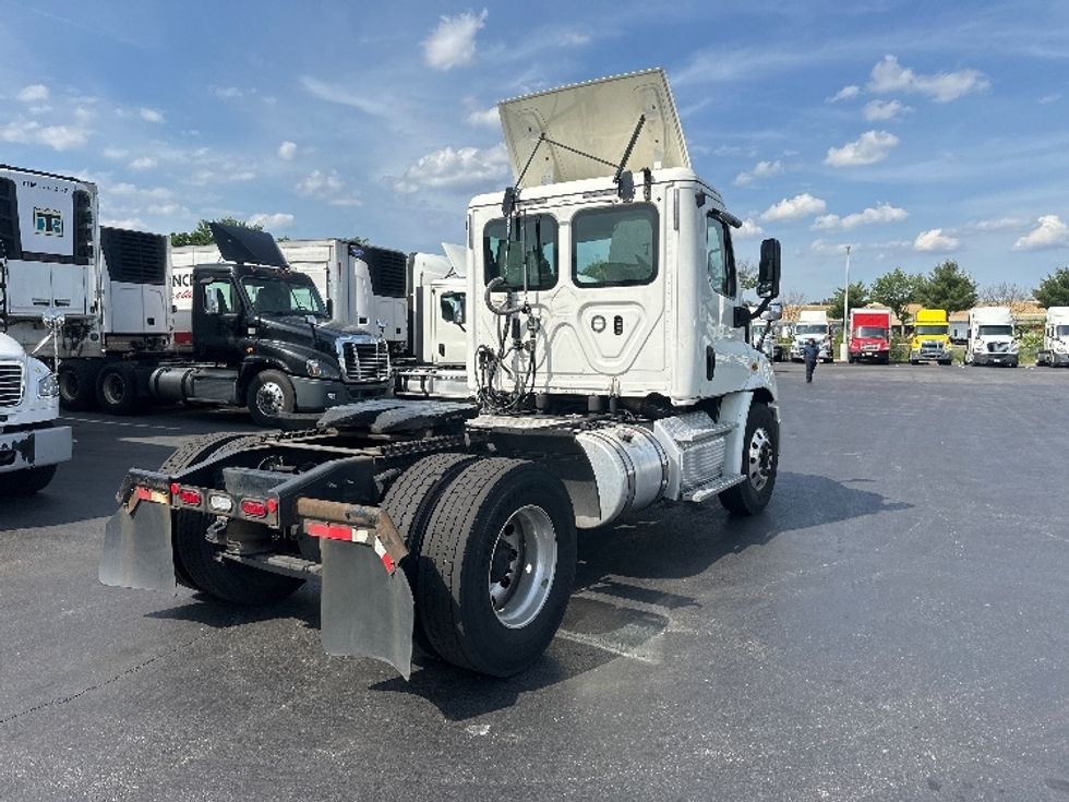 Day Cab Tractor-Heavy Duty Tractors-Freightliner-2019-Cascadia 11342ST-Swedesboro-NJ-490,855\n\t\tmiles-$ 35,000 - Image 7