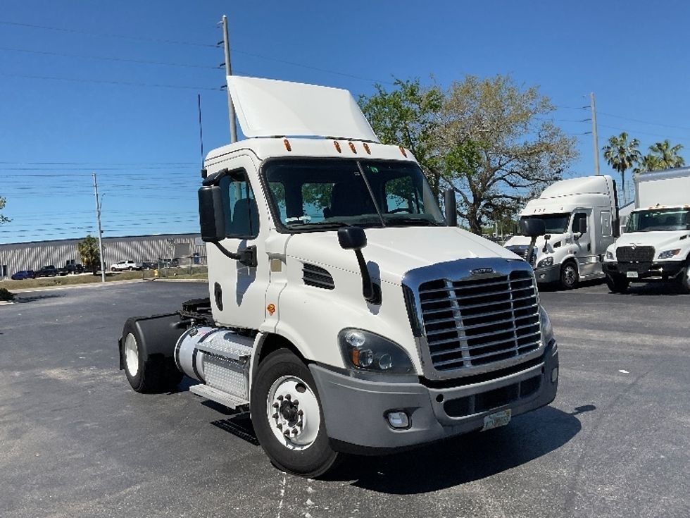 Day Cab Tractor-Heavy Duty Tractors-Freightliner-2019-Cascadia 11342ST-Tampa-FL-595,175\n\t\tmiles-$ 22,000 - Image 1