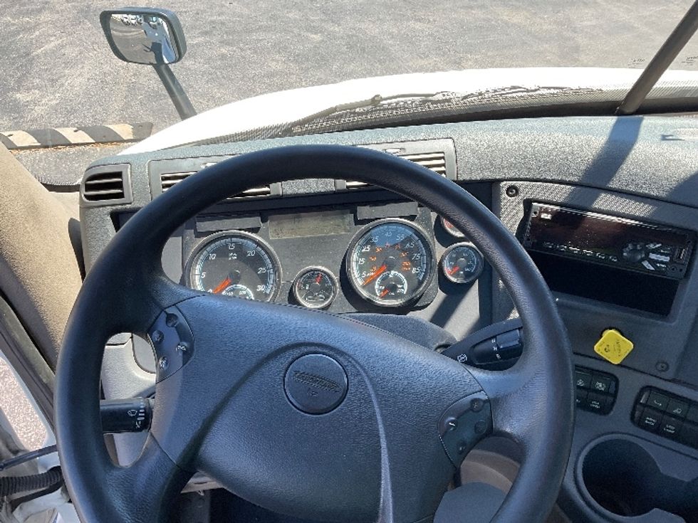 Day Cab Tractor-Heavy Duty Tractors-Freightliner-2019-Cascadia 11342ST-Tampa-FL-595,175\n\t\tmiles-$ 22,000 - Image 11