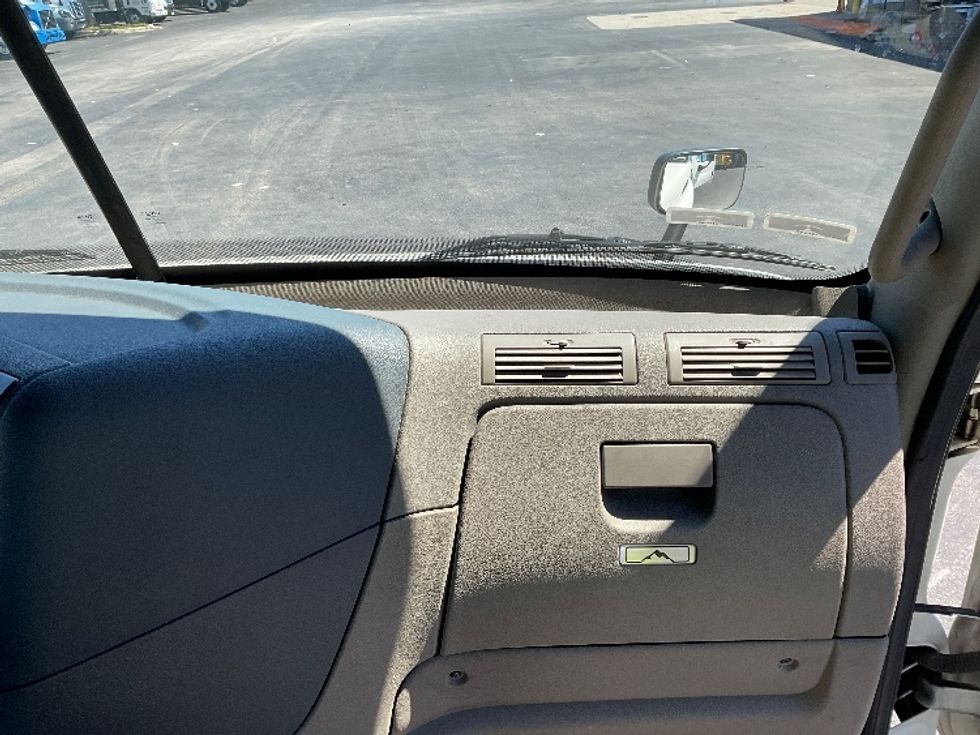 Day Cab Tractor-Heavy Duty Tractors-Freightliner-2019-Cascadia 11342ST-Tampa-FL-595,175\n\t\tmiles-$ 22,000 - Image 13