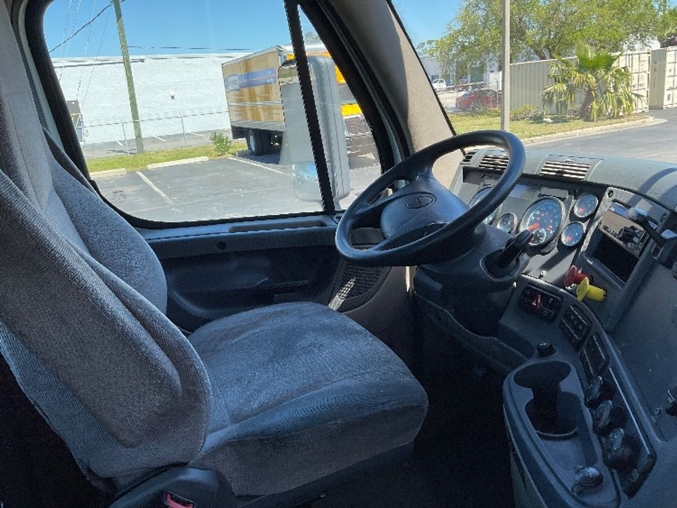 Day Cab Tractor-Heavy Duty Tractors-Freightliner-2019-Cascadia 11342ST-Tampa-FL-595,175\n\t\tmiles-$ 22,000 - Image 14