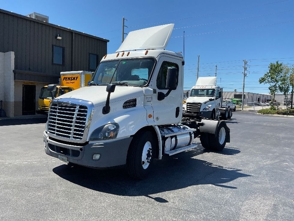 Day Cab Tractor-Heavy Duty Tractors-Freightliner-2019-Cascadia 11342ST-Tampa-FL-595,175\n\t\tmiles-$ 22,000 - Image 3