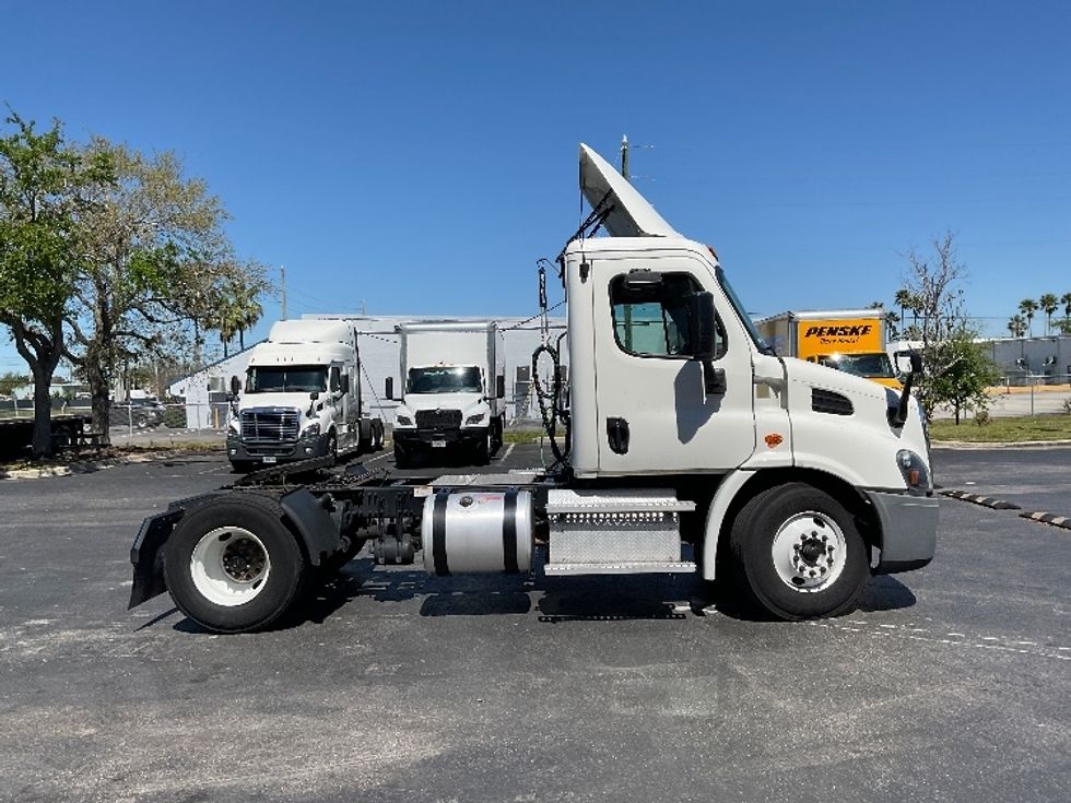 Day Cab Tractor-Heavy Duty Tractors-Freightliner-2019-Cascadia 11342ST-Tampa-FL-595,175\n\t\tmiles-$ 22,000 - Image 8