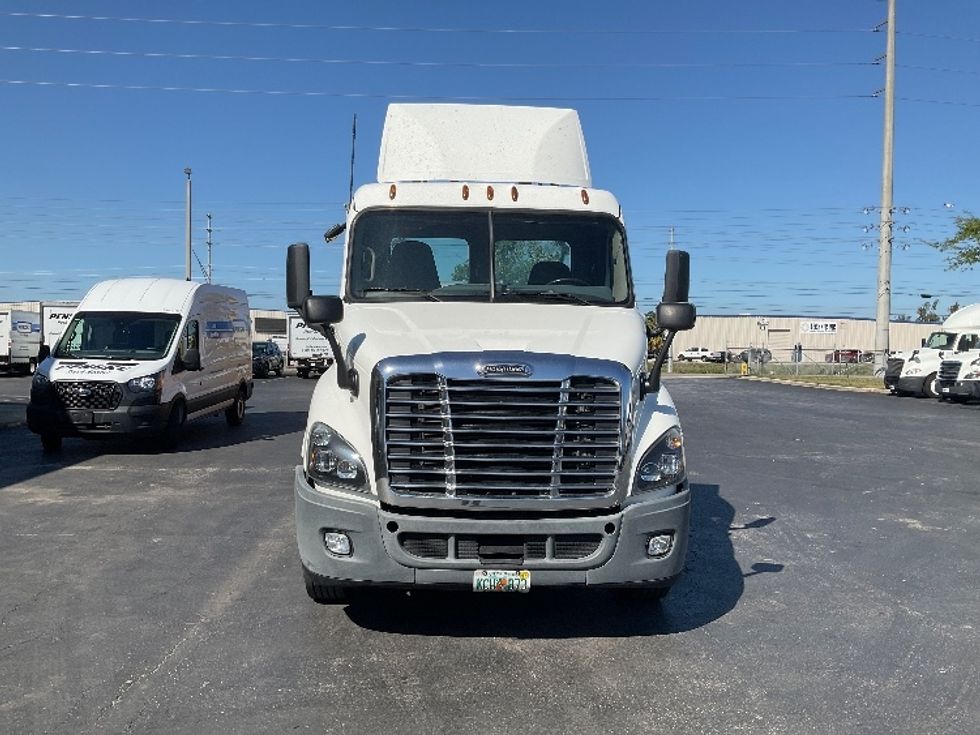 Day Cab Tractor-Heavy Duty Tractors-Freightliner-2019-Cascadia 11342ST-Tampa-FL-601,000\n\t\tmiles-$ 22,500 - Image 2