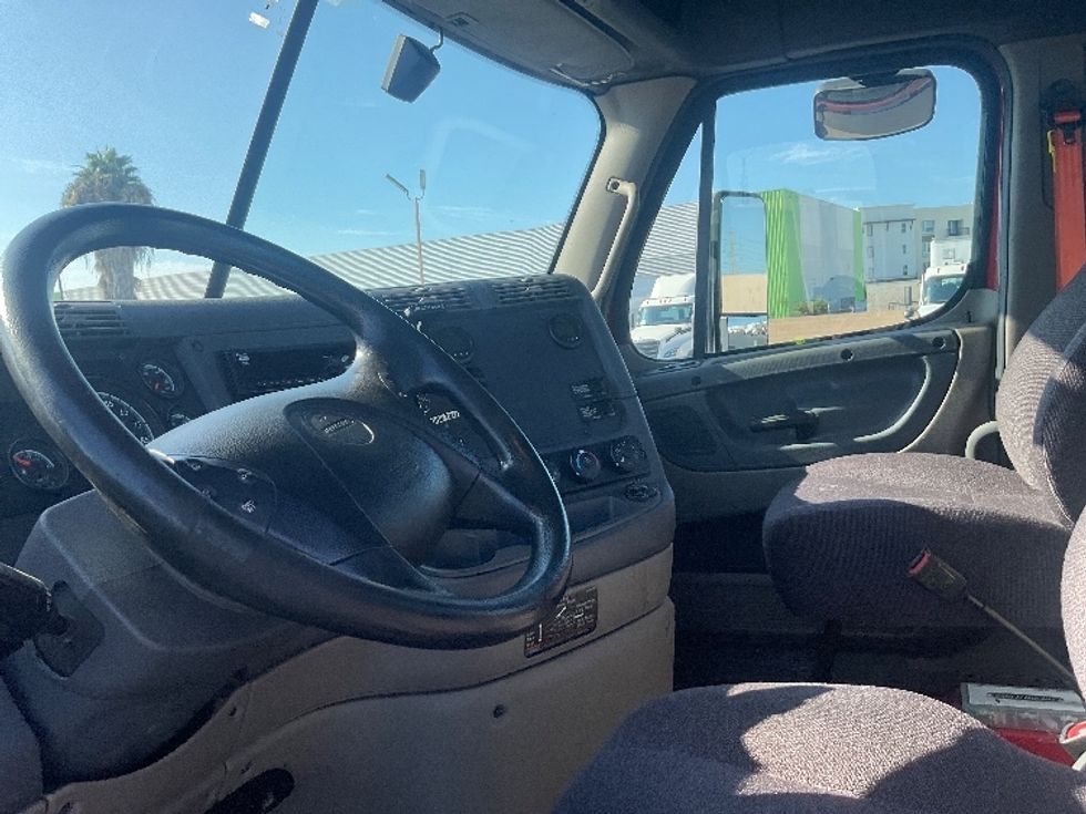 Day Cab Tractor-Heavy Duty Tractors-Freightliner-2019-Cascadia 11342ST-Torrance-CA-280,469\n\t\tmiles-$ 34,750 - Image 10