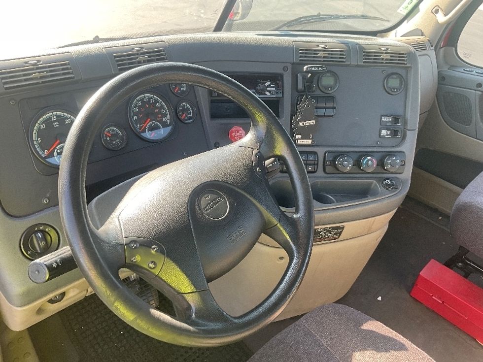 Day Cab Tractor-Heavy Duty Tractors-Freightliner-2019-Cascadia 11342ST-Torrance-CA-280,469\n\t\tmiles-$ 34,750 - Image 11