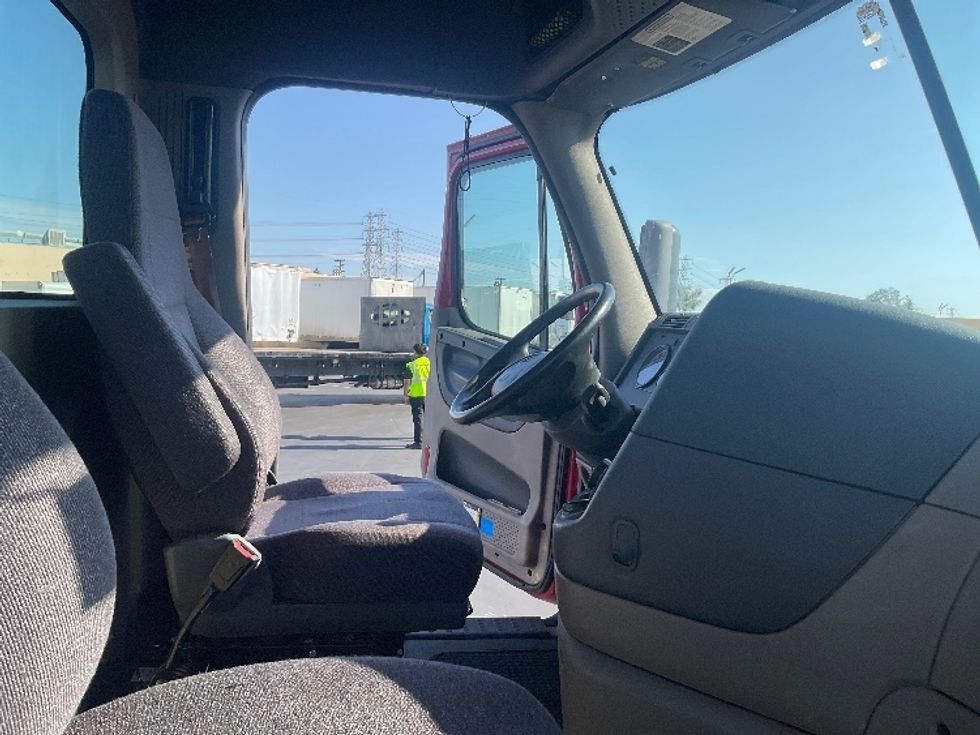 Day Cab Tractor-Heavy Duty Tractors-Freightliner-2019-Cascadia 11342ST-Torrance-CA-280,469\n\t\tmiles-$ 34,750 - Image 14