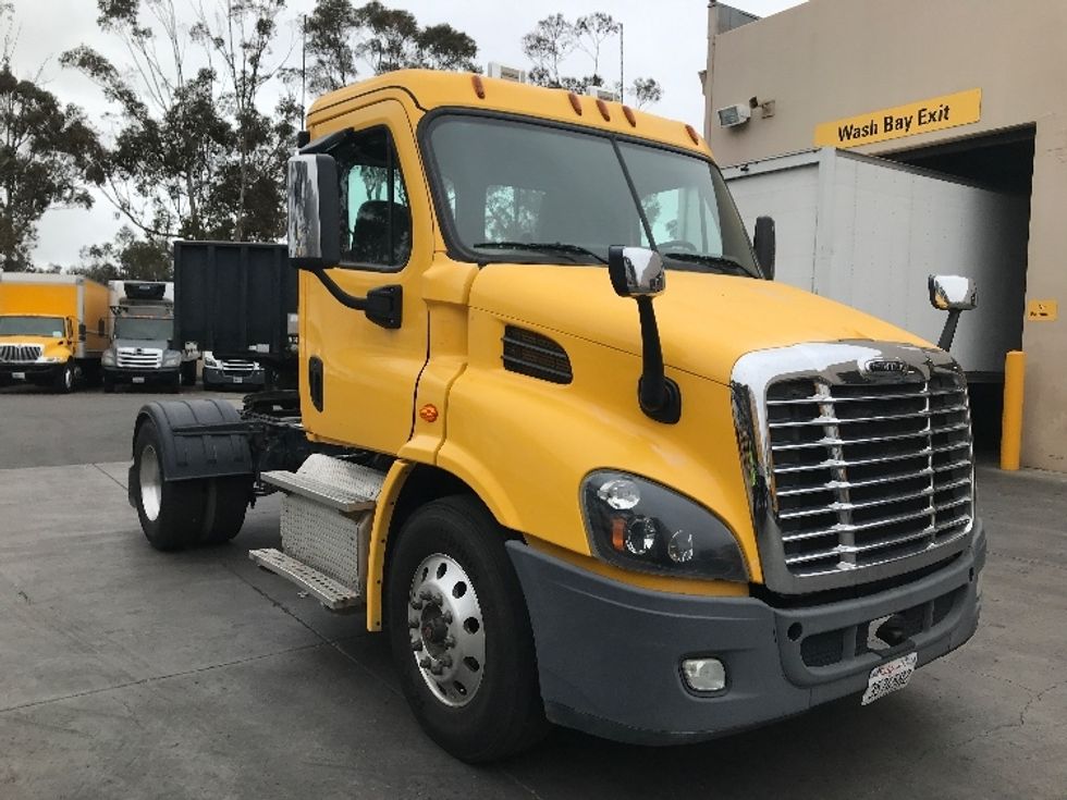 Day Cab Tractor-Heavy Duty Tractors-Freightliner-2019-Cascadia 11342ST-Torrance-CA-407,415\n\t\tmiles-$ 30,750 - Image 1