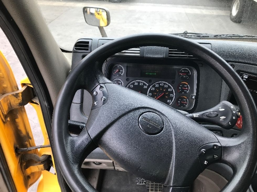 Day Cab Tractor-Heavy Duty Tractors-Freightliner-2019-Cascadia 11342ST-Torrance-CA-407,415\n\t\tmiles-$ 30,750 - Image 11