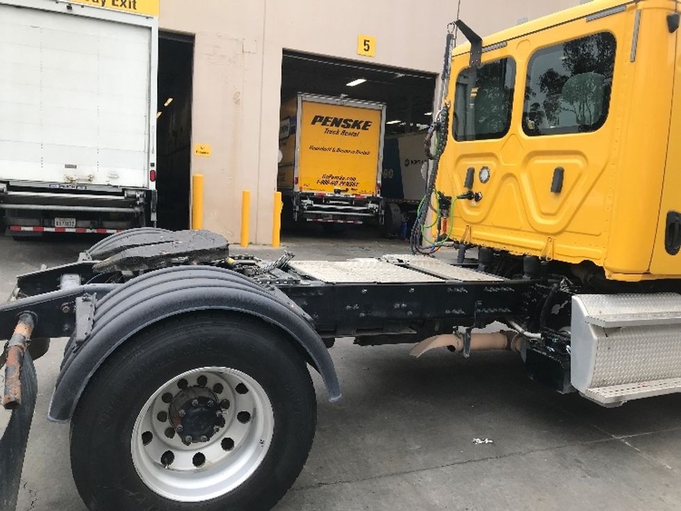 Day Cab Tractor-Heavy Duty Tractors-Freightliner-2019-Cascadia 11342ST-Torrance-CA-407,415\n\t\tmiles-$ 30,750 - Image 18