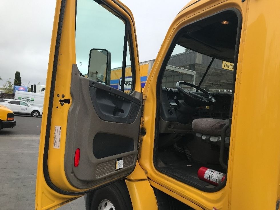 Day Cab Tractor-Heavy Duty Tractors-Freightliner-2019-Cascadia 11342ST-Torrance-CA-407,415\n\t\tmiles-$ 30,750 - Image 9