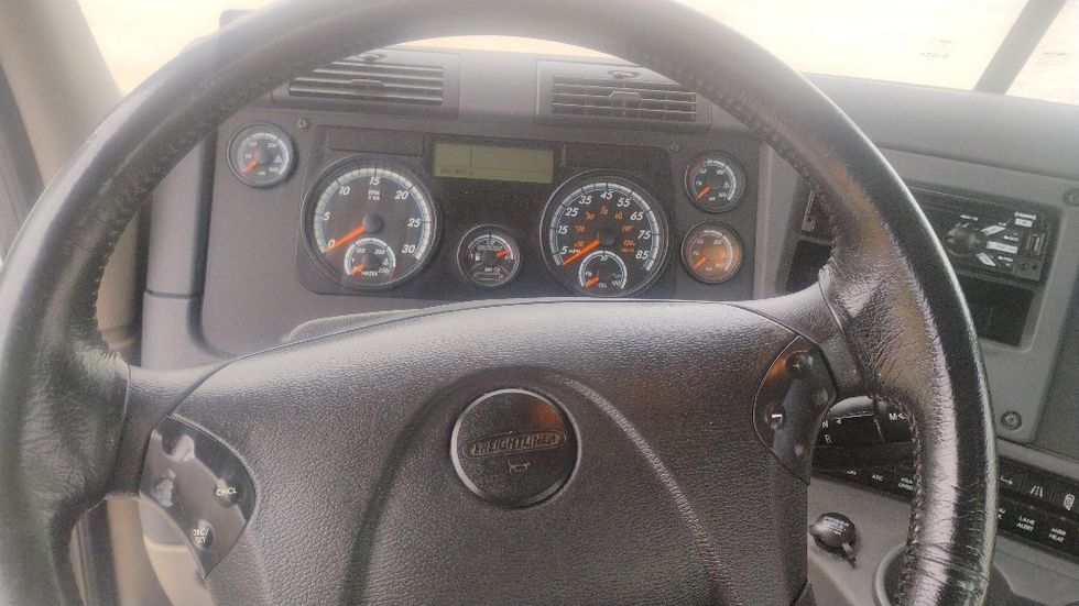 Day Cab Tractor-Heavy Duty Tractors-Freightliner-2019-Cascadia 11342ST-Tuscumbia-AL-667,606\n\t\tmiles-$ 22,000 - Image 11