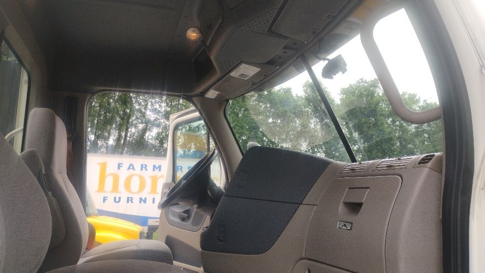 Day Cab Tractor-Heavy Duty Tractors-Freightliner-2019-Cascadia 11342ST-Tuscumbia-AL-667,606\n\t\tmiles-$ 22,000 - Image 14