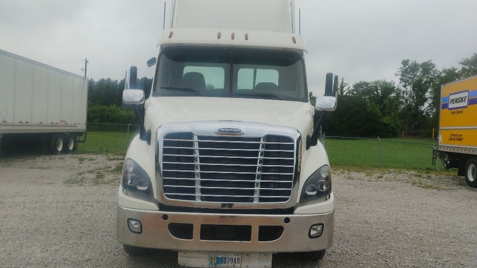 Day Cab Tractor-Heavy Duty Tractors-Freightliner-2019-Cascadia 11342ST-Tuscumbia-AL-667,606\n\t\tmiles-$ 22,000 - Image 2