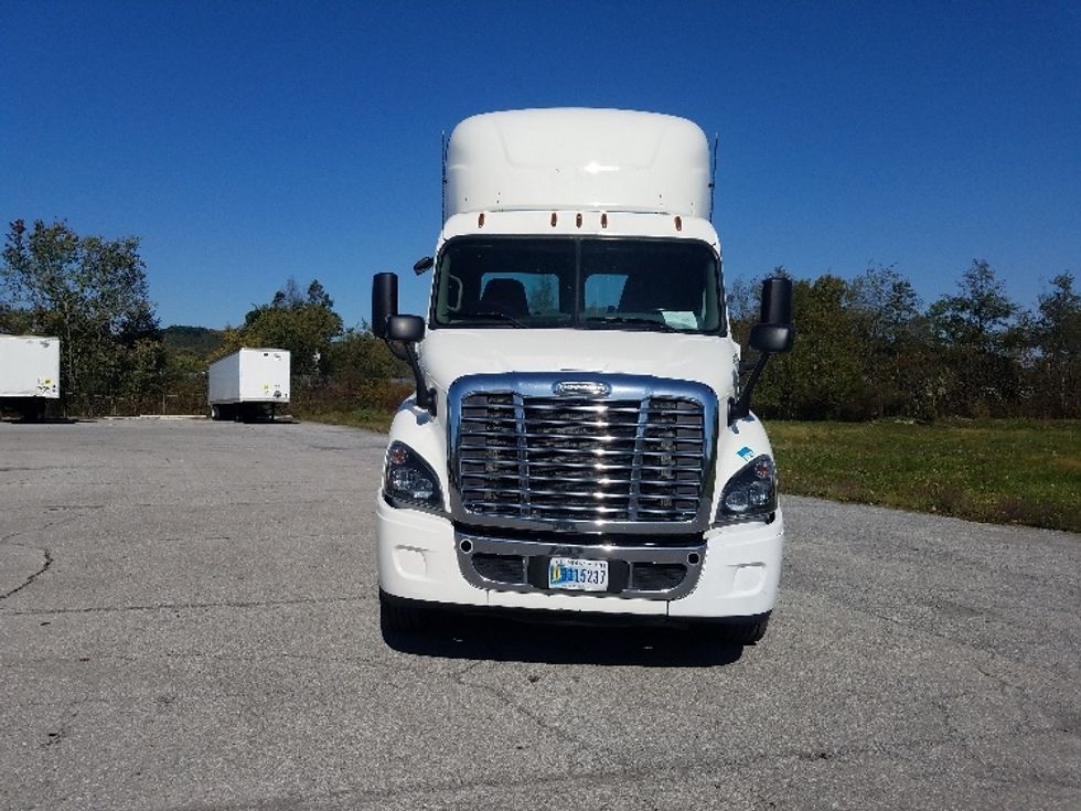 2019 Freightliner Cascadia 11342ST Day Cab Tractor