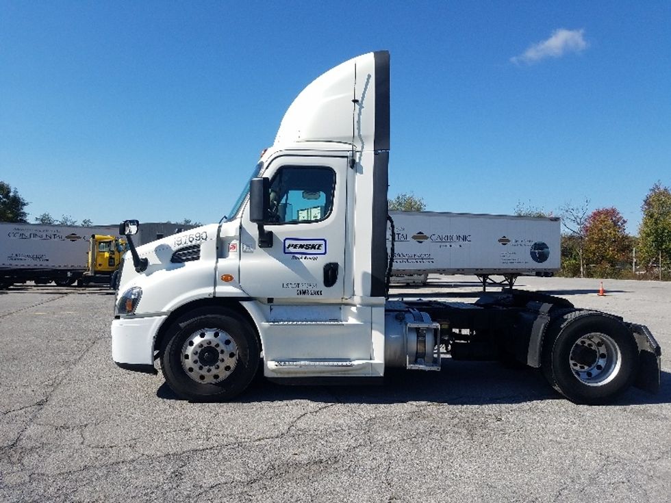 2019 Freightliner Cascadia 11342ST Day Cab Tractor