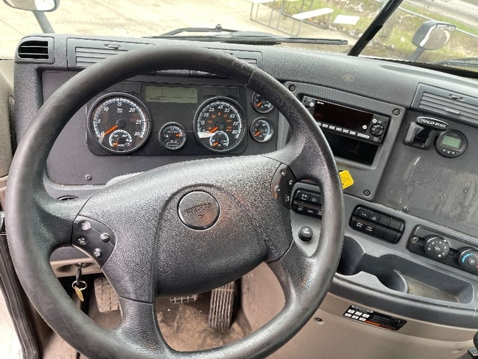 Day Cab Tractor-Heavy Duty Tractors-Freightliner-2019-Cascadia 11364ST-Akron-OH-388,031\n\t\tmiles-$ 43,500 - Image 11