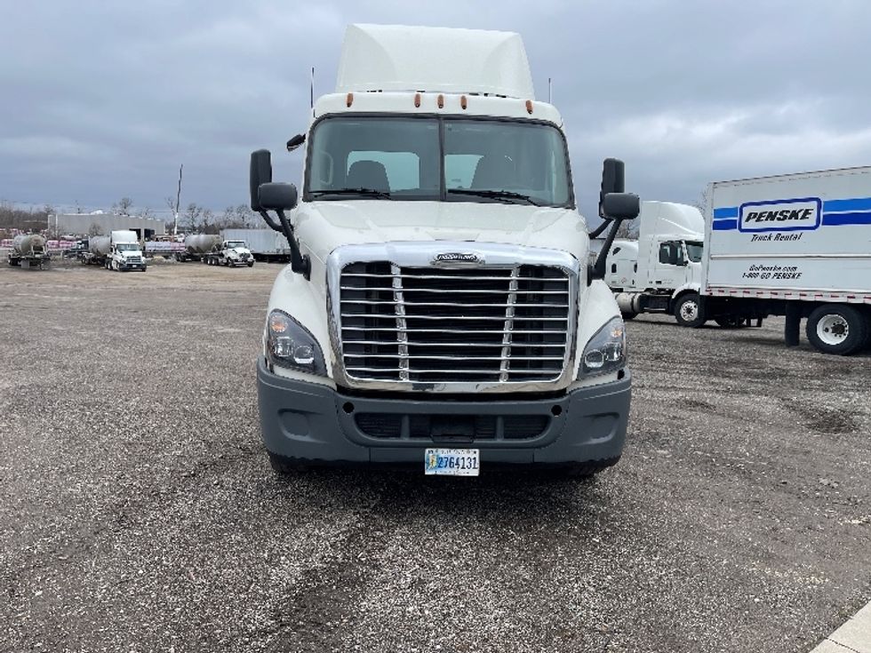 Day Cab Tractor-Heavy Duty Tractors-Freightliner-2019-Cascadia 11364ST-Akron-OH-388,031\n\t\tmiles-$ 43,500 - Image 2