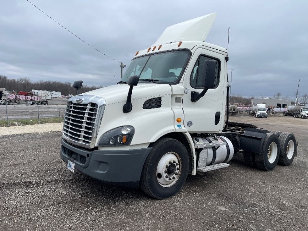 Day Cab Tractor-Heavy Duty Tractors-Freightliner-2019-Cascadia 11364ST-Akron-OH-388,031\n\t\tmiles-$ 43,500 - Image 3
