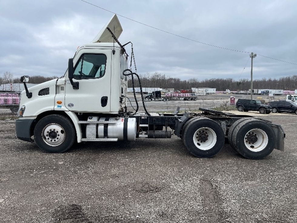 Day Cab Tractor-Heavy Duty Tractors-Freightliner-2019-Cascadia 11364ST-Akron-OH-388,031\n\t\tmiles-$ 43,500 - Image 4