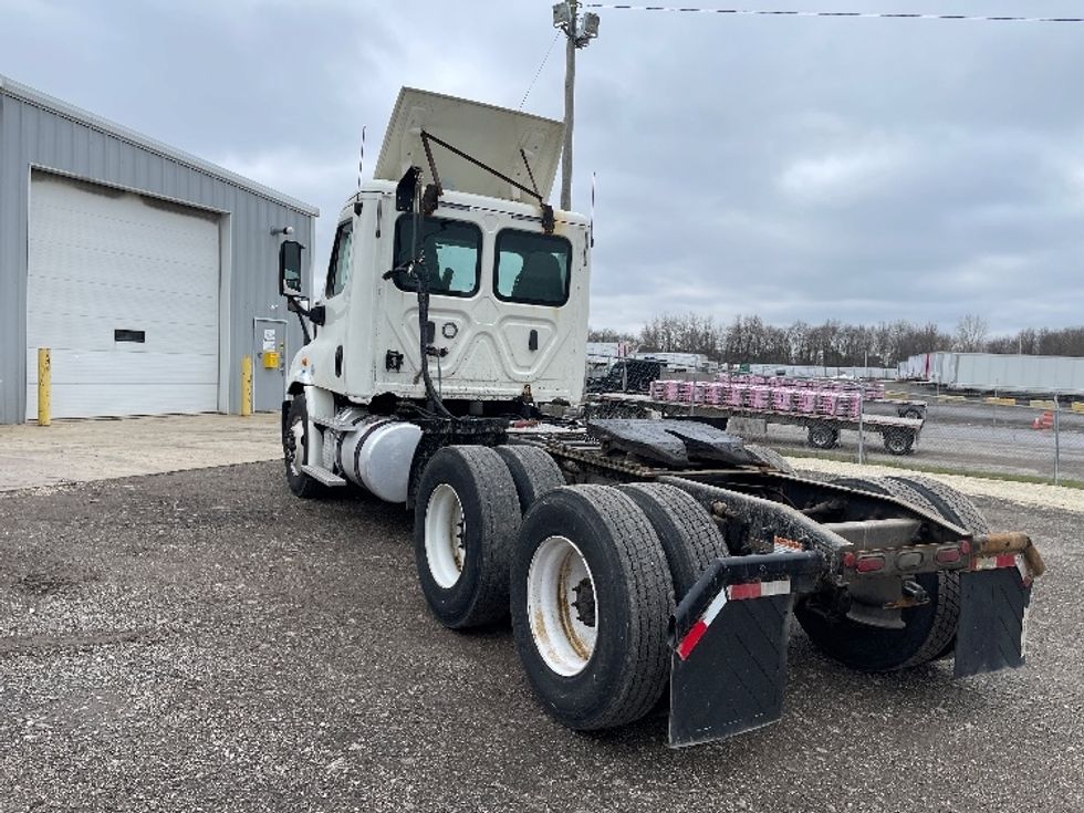 Day Cab Tractor-Heavy Duty Tractors-Freightliner-2019-Cascadia 11364ST-Akron-OH-388,031\n\t\tmiles-$ 43,500 - Image 5